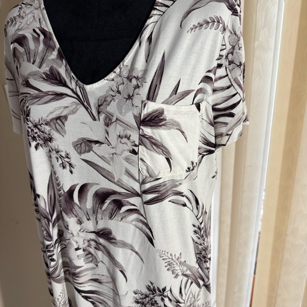 Short Sleeve V-Neck Botanical Print night gown- Cream & Brown - Picture 4 of 4